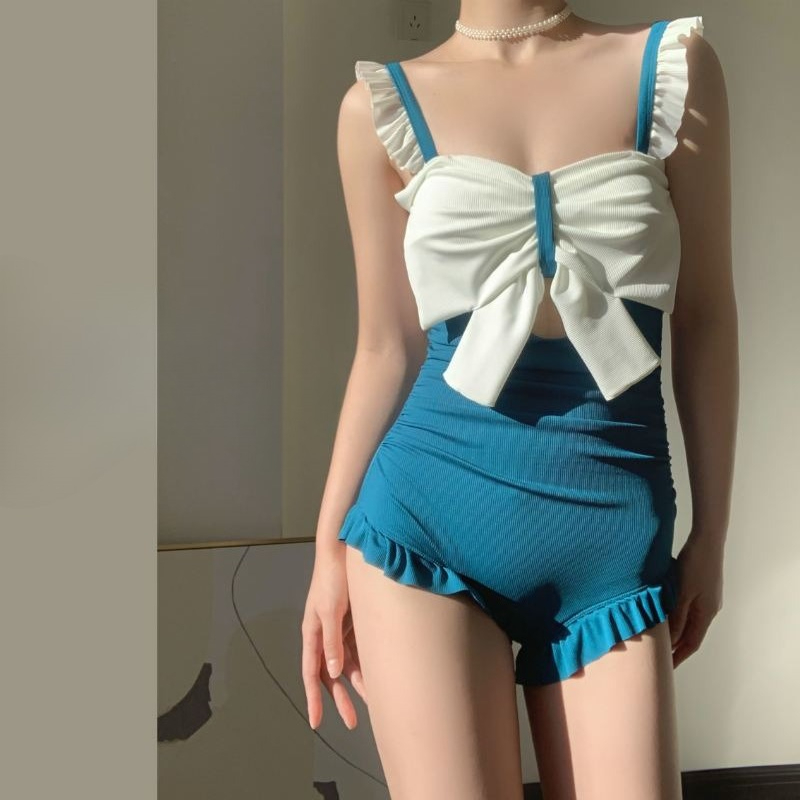Traje de Baño Elegante de Una  - Costumes reseña y precio